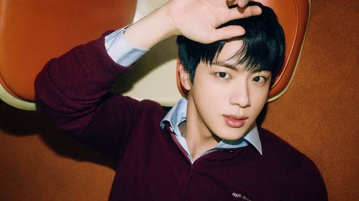 Jin do BTS, fará sua estreia solo no 'The Tonight Show' com Jimmy Fallon em 20/11, seis anos após primeira aparição do grupo no programa